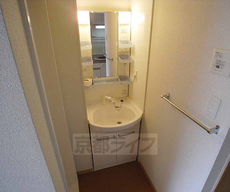 洗面設備　朝の準備も楽々ですよ・