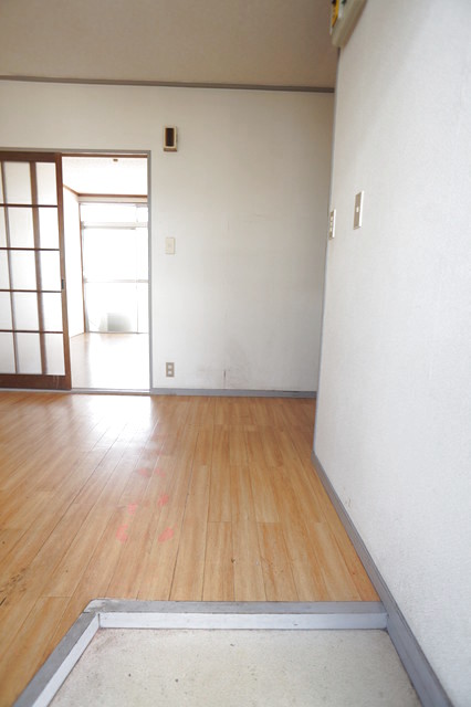 玄関　参考画像　クリーニング前