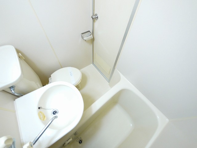 バス・シャワールーム　コンパクトで使いやすいお風呂です