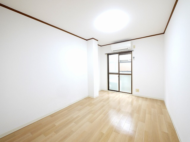 居室・リビング　ゆったり過ごせる居間です