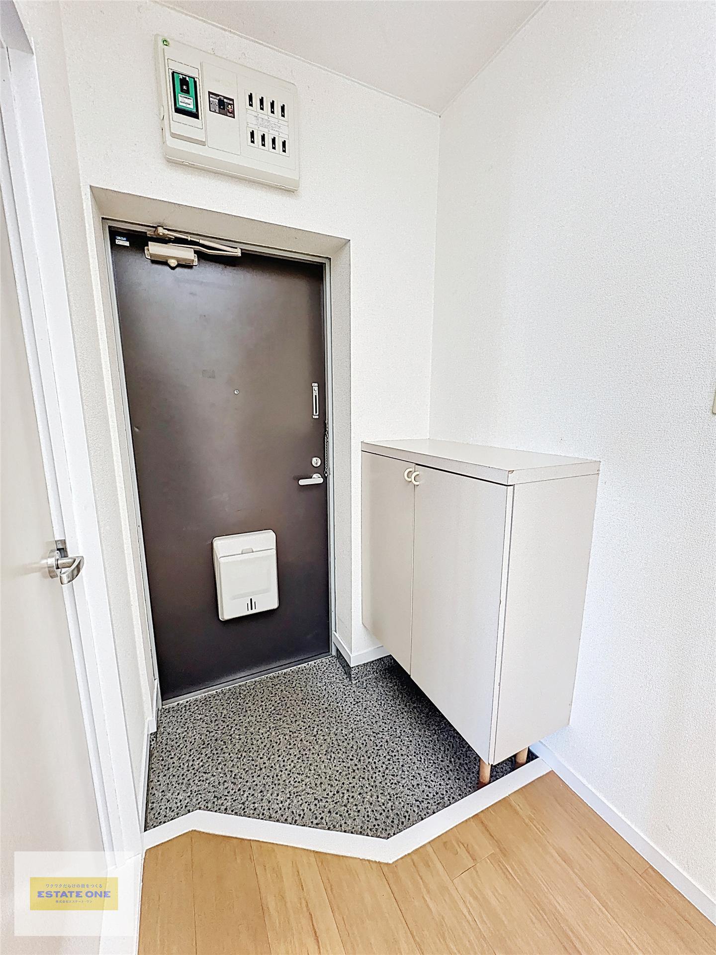 玄関　シューズボックス付きの玄関です