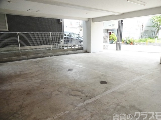 駐車場　屋内の駐車場もございます！