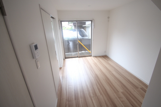 居室・リビング　※別号室の写真です