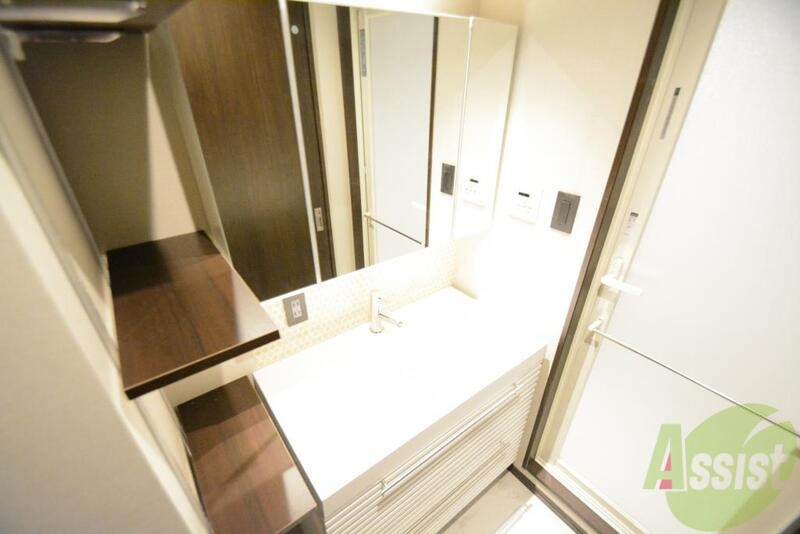 洗面設備　独立洗面台です