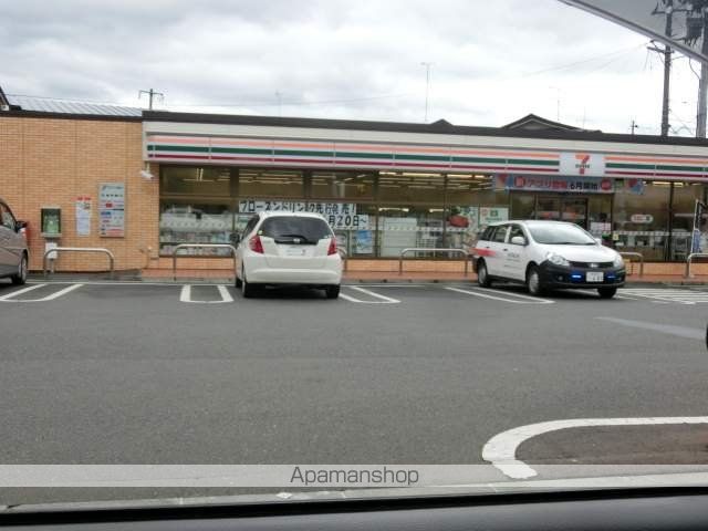 コンビニ　セブンイレブン（コンビニ）まで698m