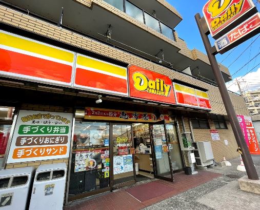 コンビニ　デイリーヤマザキ 戸塚秋葉町店（コンビニ）まで823m
