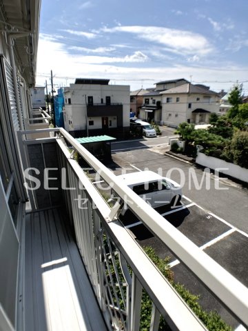 バルコニー　暖かな日差しのふりそそぐバルコニー