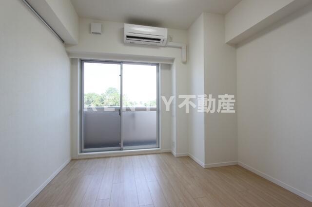 居室・リビング　こちらの居間で趣味の時間をお楽しみください