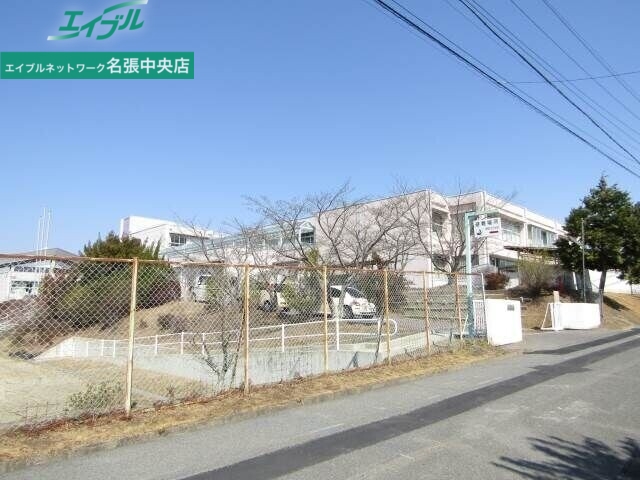 中学校　名張市立桔梗が丘中学校（中学校）まで799m