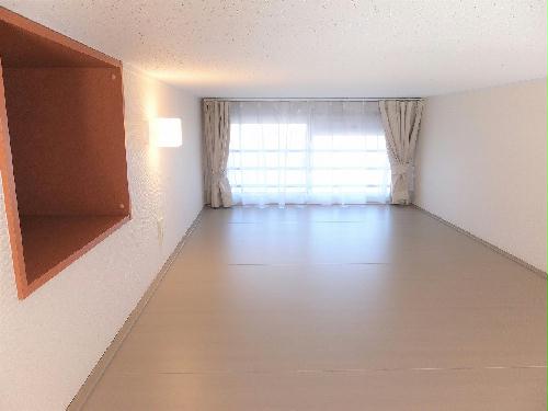 収納　ロフトにはカーテンや電気、コンセントもあります