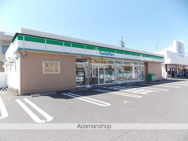コンビニ　ファミリーマート（コンビニ）まで165m