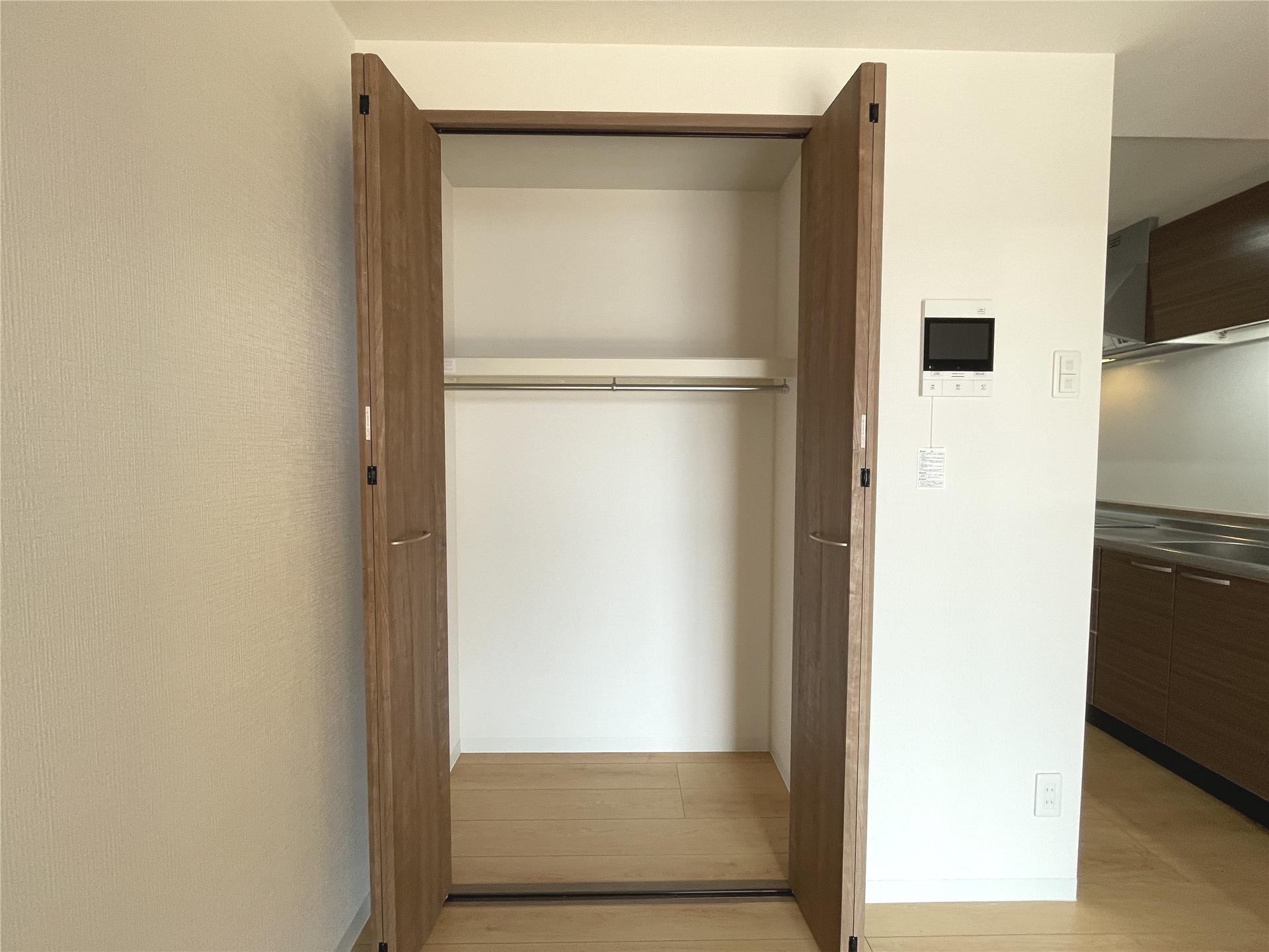 収納　便利な2段式のクローゼットです