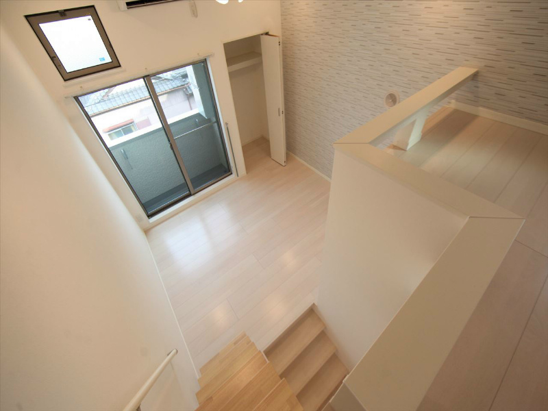 バルコニー　洋室6帖　上階ロフト6.2帖（収納でも部屋でも使えます）