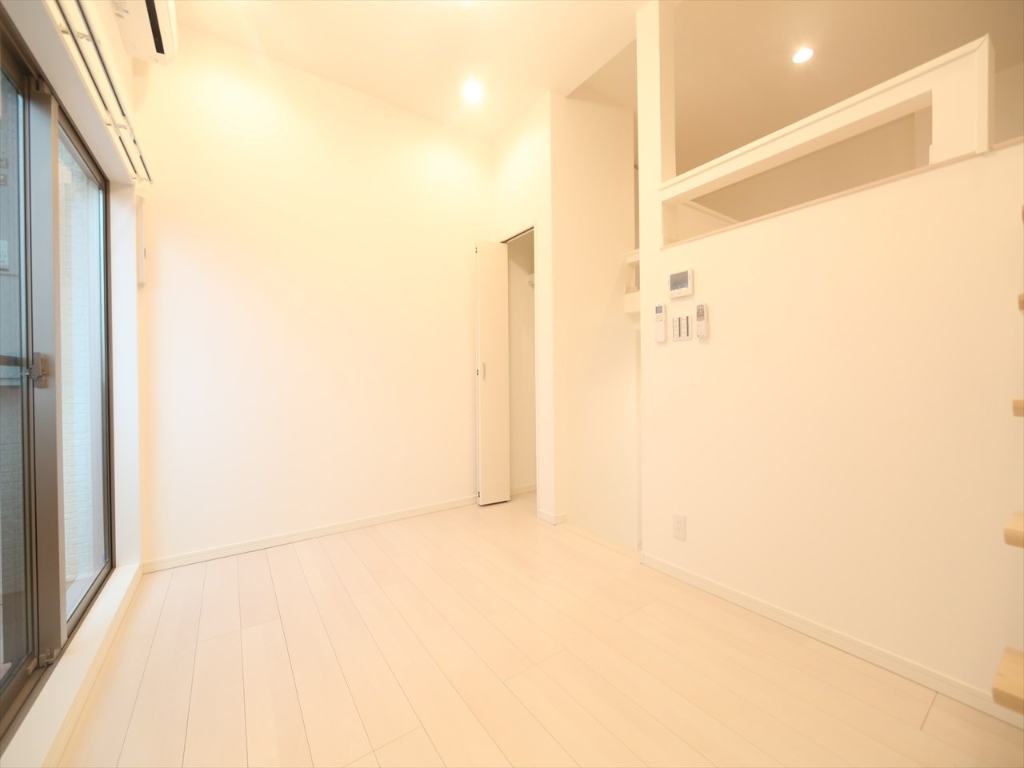 その他　洋室5.9帖　上段ロフト5.8帖（収納でも部屋でも使えます）