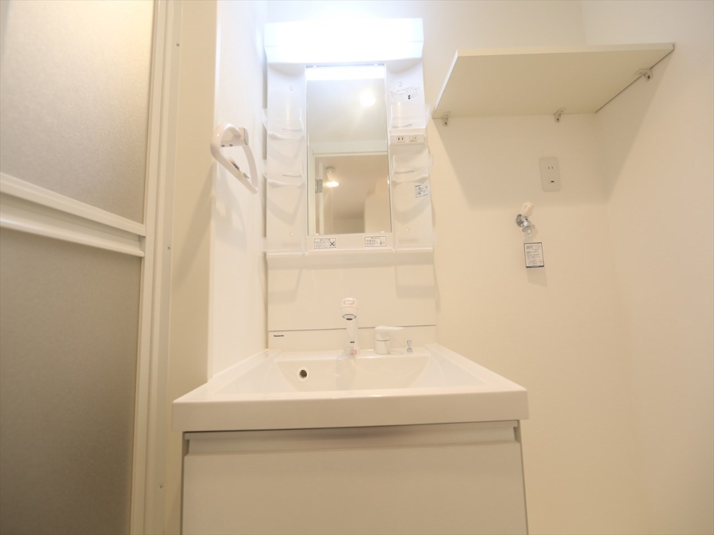 洗面設備　脱衣所　独立洗面台（シャンプードレッサー）洗濯機用意できます