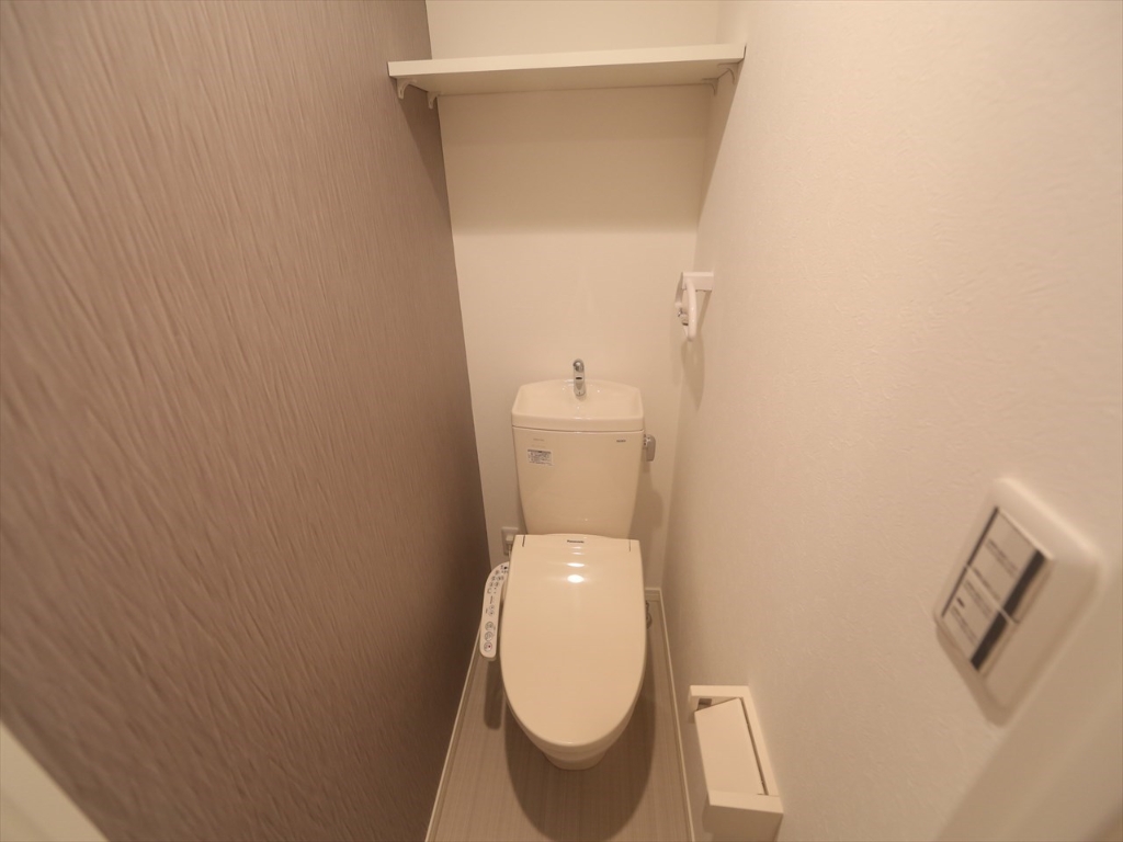 トイレ　温水洗浄暖房便座付トイレ