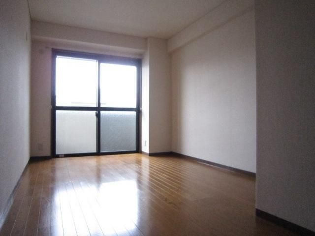 居室・リビング　☆洋室６．８帖☆