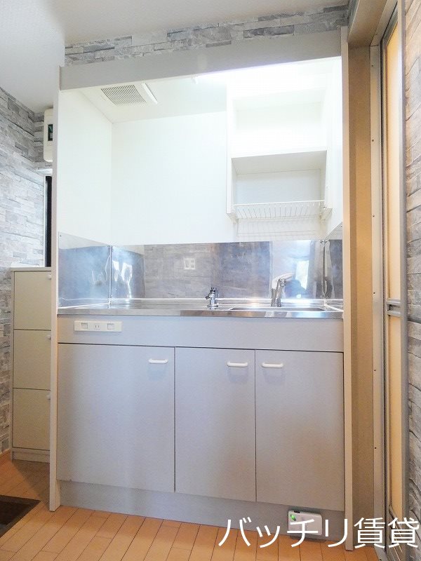 キッチン　別号室タイプの為、現状を優先致します。