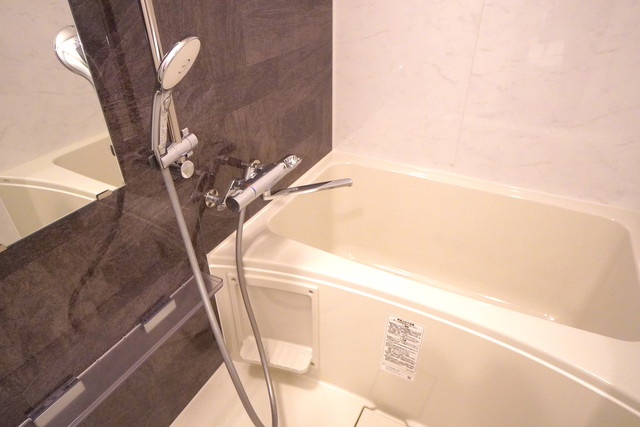 バス・シャワールーム　※写真は同タイプ住戸です。