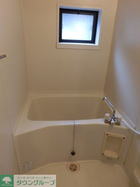バス・シャワールーム　小窓付きです