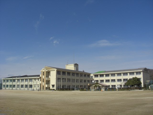 小学校　川西市立北陵小学校（小学校）まで245m