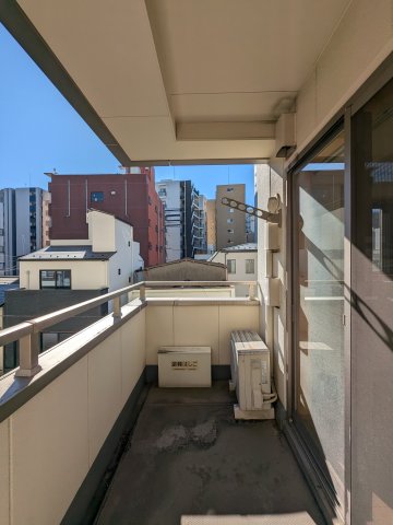 バルコニー　お洗濯にも便利なバルコニー付き