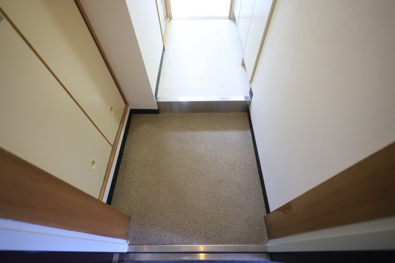 玄関　※別号室の写真です。