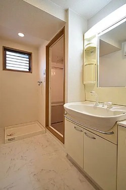 洗面設備　使いやすい洗面所です