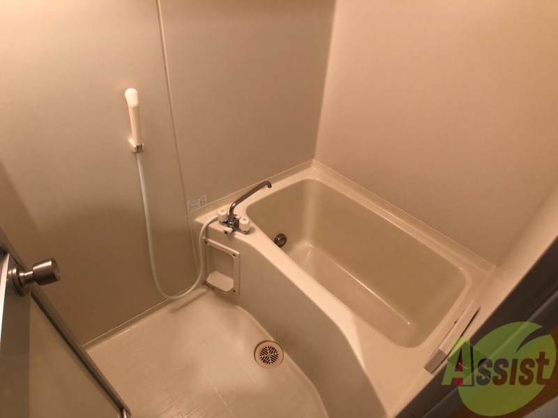 バス・シャワールーム　バスルームはこちらです。広々としてゆったり休めます。