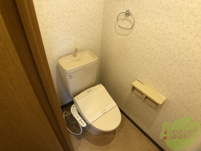 トイレ　ウォシュレット機能がついたトイレです。安心して使用できますね