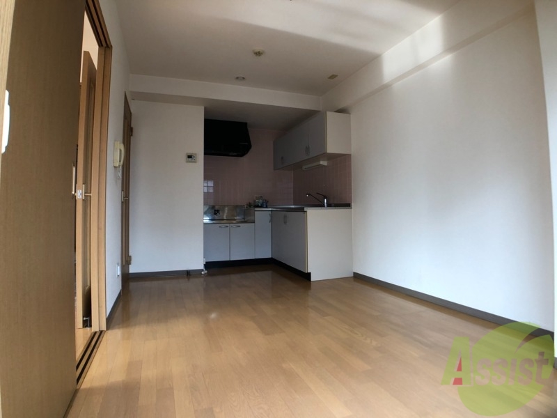 居室・リビング　７帖のダイニングキッチン。ご飯を食べるお部屋ですね。