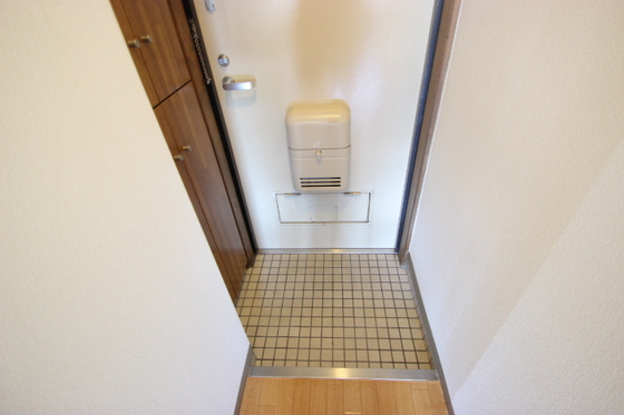 玄関　※別号室の写真です