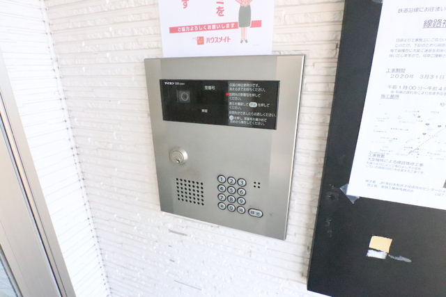 セキュリティ　突然の来訪者の対応に安心のオートロックマンション。