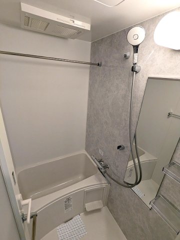 バス・シャワールーム　浴室換気乾燥機、24時間換気システム、ワイドシャワーヘッド