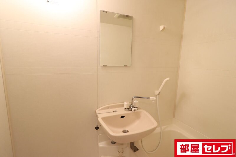 洗面設備　※３０３号室内装写真参照