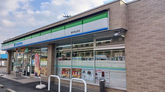 コンビニ　ファミリーマート（コンビニ）まで400m