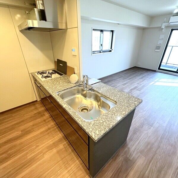 キッチン　システムキッチン（ガス3口コンロ・グリル付）食器洗浄乾燥機