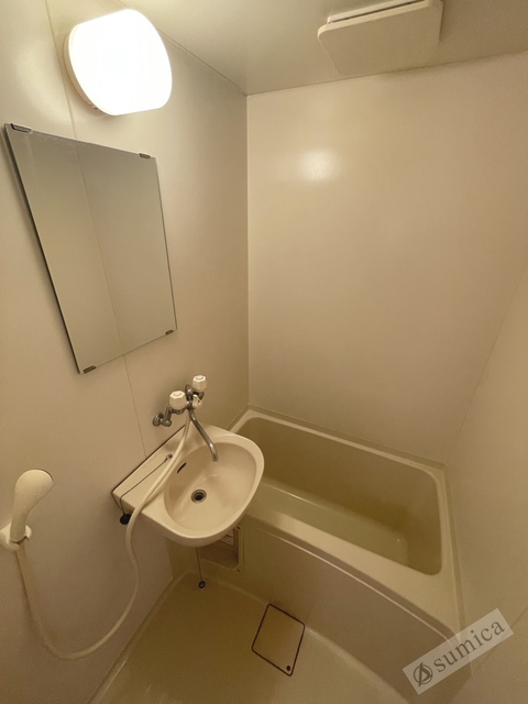 バス・シャワールーム　ちょうど良いサイズ。お掃除もラクラクです。