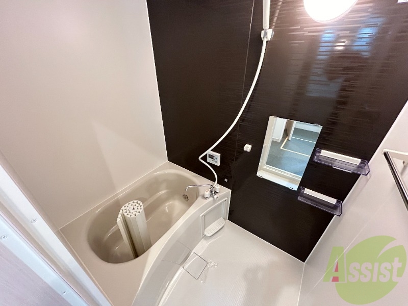 バス・シャワールーム　浴室は狭すぎず、シャワーも浴びやすそうです。