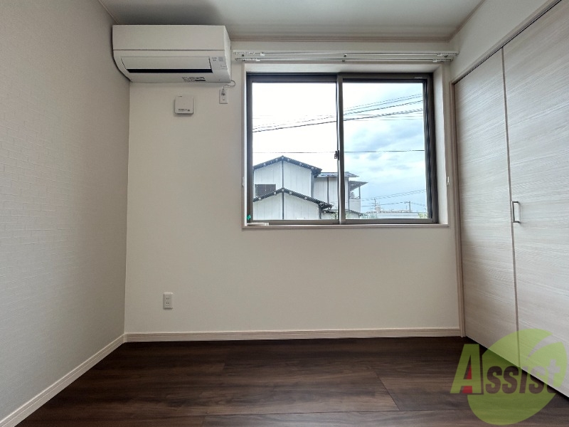 その他部屋・スペース　３．８帖の洋室です。日差しがあり明るい印象でした。