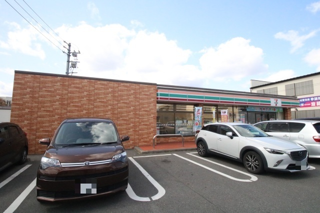 コンビニ　セブン－イレブン　名古屋服部３丁目店（コンビニ）まで400m
