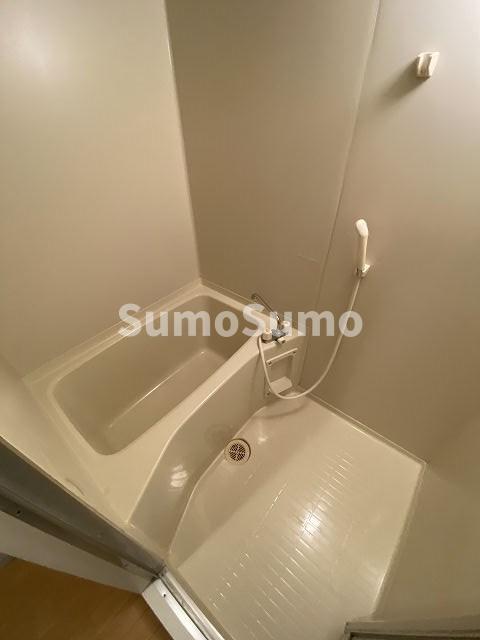 バス・シャワールーム　落ち着いた空間のお風呂です