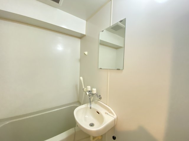 洗面設備　同一タイプです。