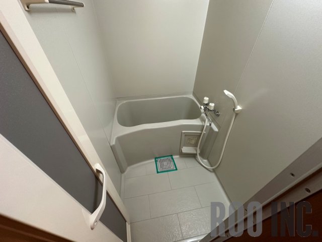 バス・シャワールーム　写真は反転のお部屋です