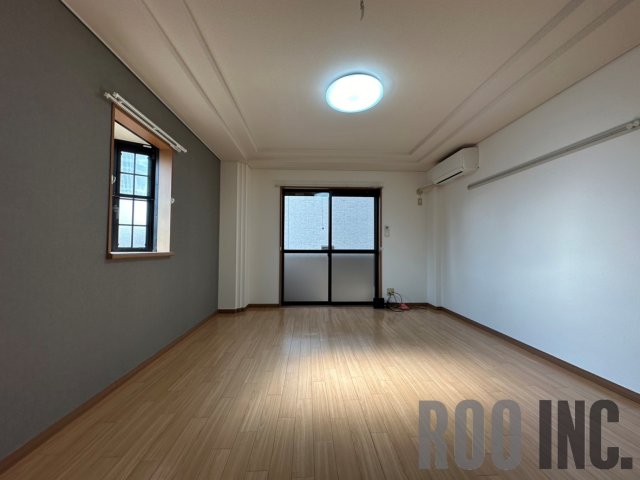 居室・リビング　写真は反転のお部屋です