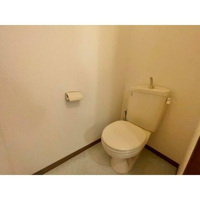 トイレ　※他のお部屋の参考写真です。