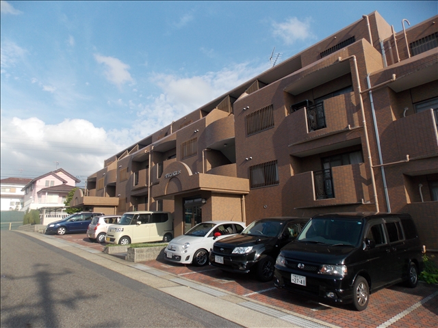 建物外観　鉄筋コンクリート造で安心ですね♪