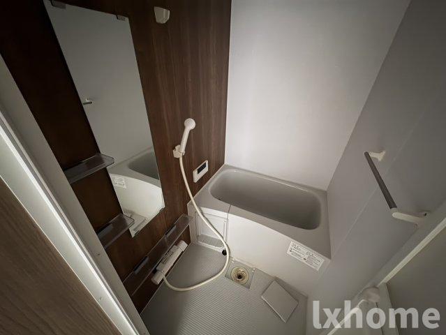 バス・シャワールーム　落ち着いた空間のお風呂です