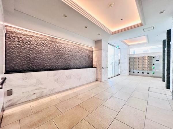 エントランス　ゆとりのあるエントランスです