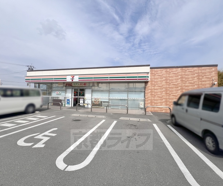 コンビニ　セブンイレブン同志社山手店（コンビニ）まで730m